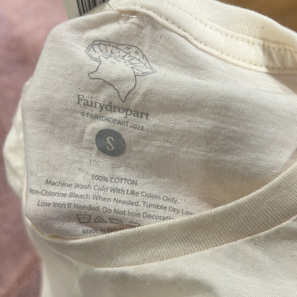 Cute unworn hot topic shirt - Picture 5 of 5